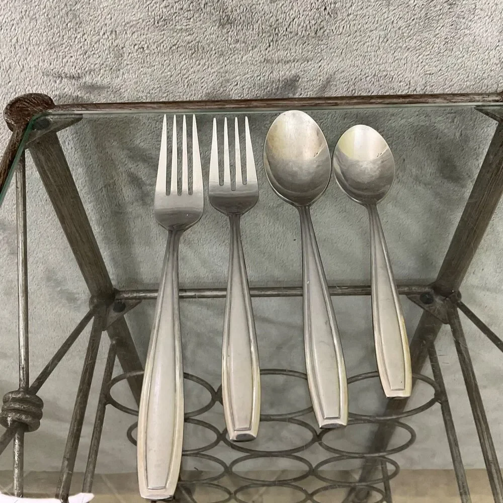 Oneida Satin Shasta ?  Set of 2 Forks 2 spoons  USA Made 4 pcs flat wear.